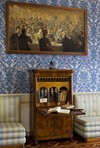 Verdi e Viollier -primo a destra- al Caffè Cova di Milano nel dipinto di Romano di Massa conservato a Casa Barezzi