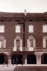 Casa Barezzi vista dalla piazza